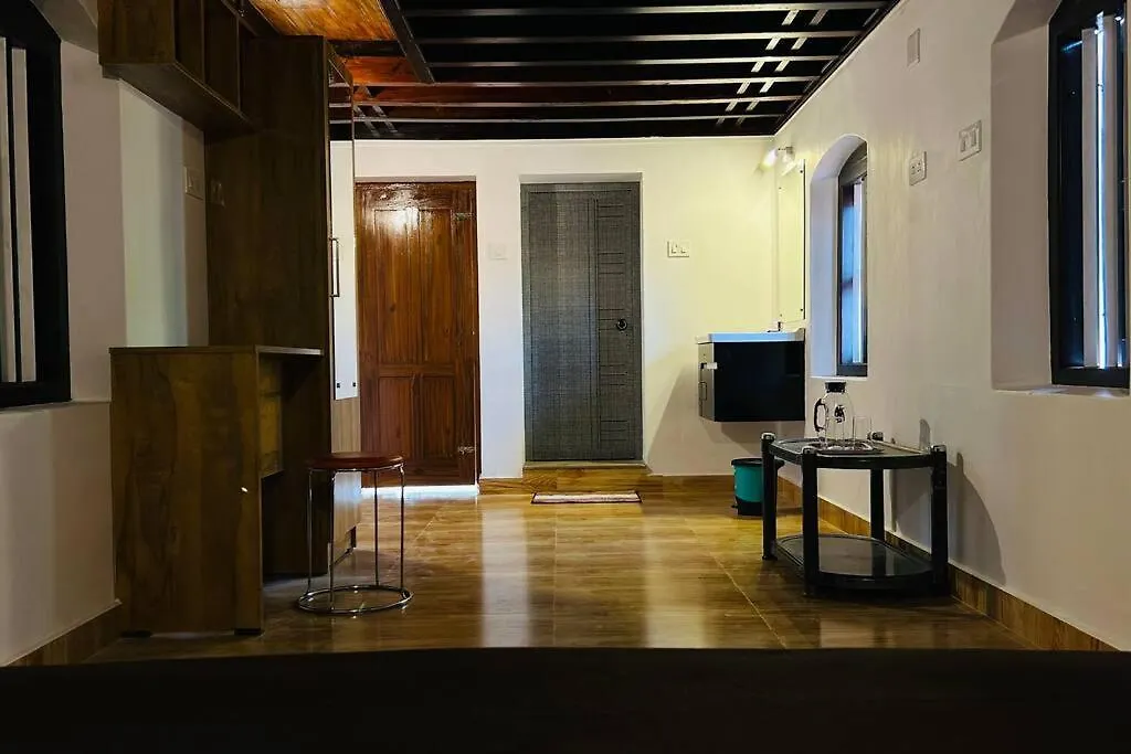 Aadhya Homestay 4Bhk ワイナード 0*,  インド
